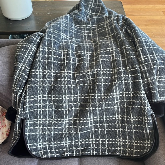 Ike Behar beautifully soft interior lined coat- WARM -below bottom (5-7’ height - Picture 3 of 3